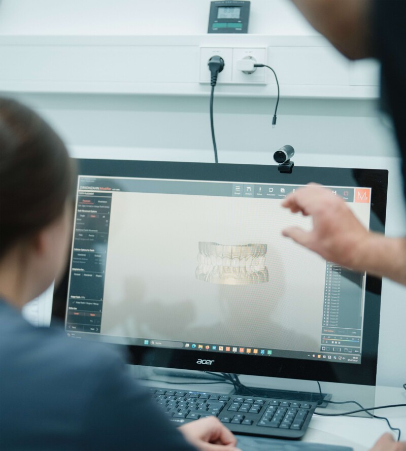 Digital gest&uuml;tzte Planung f&uuml;r feste Z&auml;hne an einem Tag.